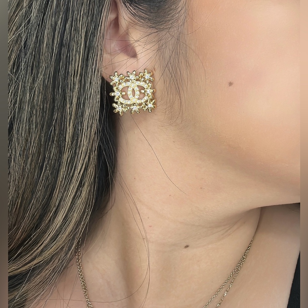Chanel Square Crystal CC Gold Stud Earrings - Picture 4 of 8
